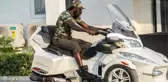 Bir dönem Süper Lig'de forma giyen Adebayor'un yaşadığı malikaneyi görenler gözlerine inanamadı
