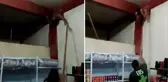 Brezilya'da ilginç olay! Marketi soymak için açtığı delikte sıkışan hırsız, acımasızca dövüldü