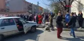 KALDIRIMDA YÜRÜRKEN OTOMOBİLİN ÇARPTIĞI ANNE İLE 1'İ BEBEK, 2 ÇOCUĞU YARALANDI
