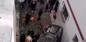 ANKARA'DA OTOMOBİL İSTİNAT DUVARINDAN DÜŞTÜ 2 YARALI