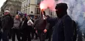 Fransa'da göstericiler Paris Havalimanı'nın girişini kapattı
