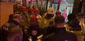TRAMVAY İLE PERON ARASINA YOLCU SIKIŞTI, SEFERLER DURDU-1