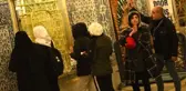 Oyuncu Feyza Civelek, Eyüp Sultan'da dua ederken görüntülendi: Ruhumdaki derin yaraları biraz sarmak istedim