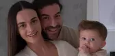 Hande Soral ve İsmail Demirci çifti ilk kez bebeklerinin yüzünü gösterdi