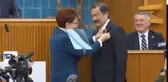 Eski Maliye Bakanı Lütfullah Kayalar, İYİ Parti'ye katıldı! Rozetini bizzat Meral Akşener taktı