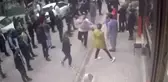 Down sendromlu çocuk sosyal medyaya video çekerken evi yaktı, mahsur kalan aileyi vatandaşlar kurtardı