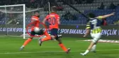 Bu pozisyon çok konuşuldu! Fenerbahçe'ye verilmeyen penaltı sosyal medyayı salladı