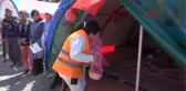 DEPREMZEDE AİLE BEBEKLERİNE ÇADIR KENTTEKİ GÖNÜLLÜ ÖĞRETMENİN İSMİNİ VERDİ