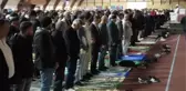 Paris'te 2 bin Müslüman bayram namazını kapalı spor salonunda kıldı