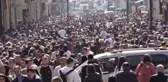 Bayram nedeniyle vatandaşlar Taksim'e akın etti