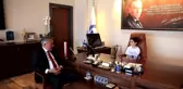 Güzelbahçe Belediye Başkanı İnce, Koltuğunu Depremzede Elvin'e Bıraktı