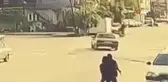 Motosikletli gencin aniden dönen otomobille çarpıştığı kaza güvenlik kamerasında