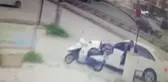 Motosiklet sürücüsü kontrolünü kaybetti otomobile böyle çarptı