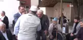 AK Parti İstanbul İl Başkanı Kabaktepe çocuklara patlamış mısır ikram etti, vatandaşla sohbet etti