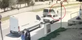 Okuldan dönerken araba çarpan çocuk, yaralı halde koşup kaldırıma oturdu