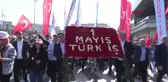 TÜRK-İŞ VE SİME-SEN TAKSİM MEYDANI'NA ÇELENK BIRAKTI