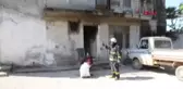 YANGINDA ALEVLERİN ARASINDA KALAN ENGELLİYİ KOMŞULARI KURTARDI