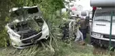 Kontrolden çıkan otomobil yol kenarındaki tel örgülere çarparak durabildi