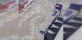 Burdur'da sağanak ve dolu yağışı hayatı felç etti, araçlar mahsur kaldı