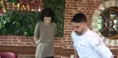 Genç kadın 360 çöp şişi yiyerek rekor kırdı