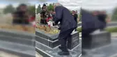 Kılıçdaroğlu, Muharrem ve Neşet Ertaş'ın mezarlarına karanfil bıraktı