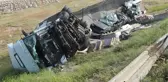Son Dakika: Şanlıurfa'da kamyonet ile tır çarpıştı: 6 ölü, 1 yaralı