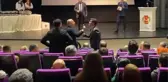 Bakan Karaismailoğlu ile CHP Milletvekili Kaya ödül töreninde tartıştı