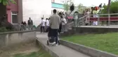 Edirne'de misafir edilen ampute depremzedeye protez bacak