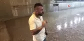Sağanak yağış sonrası altgeçitleri su bastı, mahsur kalan yolcuları vatandaşlar kurtardı