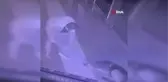 Köpeği temizlik süpürgesi ile önce sever gibi yaptı sonra da acımasızca dövdü... O anlar kamerada