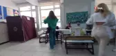 Oyuncular Berrak Tüzünataç ve Serenay Sarıkaya oylarını kullandı