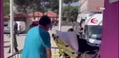 Yatağa bağımlı hastalar sedyeyle oy kullanmaya taşınıyor