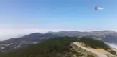 Bulutlarla kaplanan Spil Dağı görsel şölen oluşturdu