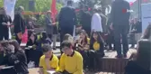 Sahil bandında kitap okudular