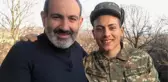 Savaşta ölen askerin annesi, Ermenistan Başbakanı Paşinyan'ın oğlunu kaçırmaya çalıştı