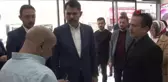 Bakan Kurum Tuzla'da esnaf ziyaretleri yaptı ve vatandaşlara dondurma ikram etti