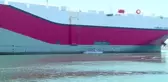Süveyş Kanalı'nda karaya oturan yük gemisi kurtarıldı
