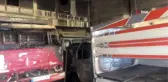 Sanayi sitesindeki işyerinde yangın çıktı: 3 araç yandı,1 kişi yaralandı