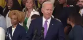 Basketbol oyuncusu Biden konuşma yaptığı sırada yere yığıldı