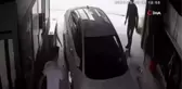 Hızla Gelen Otomobil İş Yerine Daldı, İşçi Yaralandı