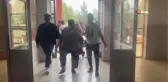 175 kilo ağırlığındaki seçmen oy kullanmaya yürüyerek gitti