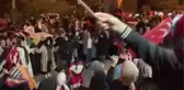 Beylikdüzü'nde zafer kutlamaları gece yarısına kadar sürdü