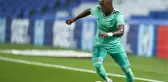 İşte futbol bu! Oyuncular ve hakemler ırkçılığa uğrayan Vinicius için bakın ne yaptı