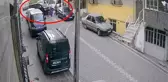 Sokağa hızla dalan araç, 1'i çocuk 3 kişiyi altına alarak böyle ezdi