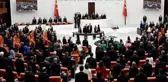 Yine aynı görüntü! HDP'liler Meclis açılışında İstiklal Marşı'nı okumadı