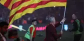 G.Saray çılgınlıkta çığır açtı! Fenerbahçeliler'in nefret ettiği bayrak, 27 yıl sonra efsanenin ellerinde