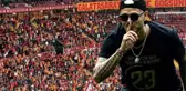 Galatasaray taraftarından Icardi'ye pankart! Maç boyu gözü o yazıya takılacak