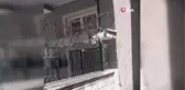 Elazığ'da tellere sıkışan kedi böyle kurtarıldı