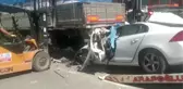 Otomobil park halindeki tıra ok gibi saplandı... O anlar kamerada