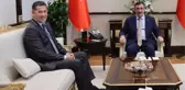 Cevdet Yılmaz'ı ziyaret eden Sinan Oğan'ı fotoğraftaki bir detay yüzünden yerden yere vuruyorlar